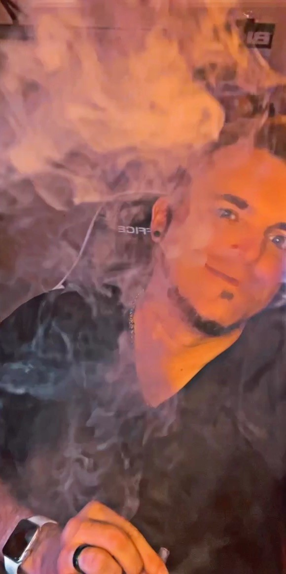 uSmoke iSwallow